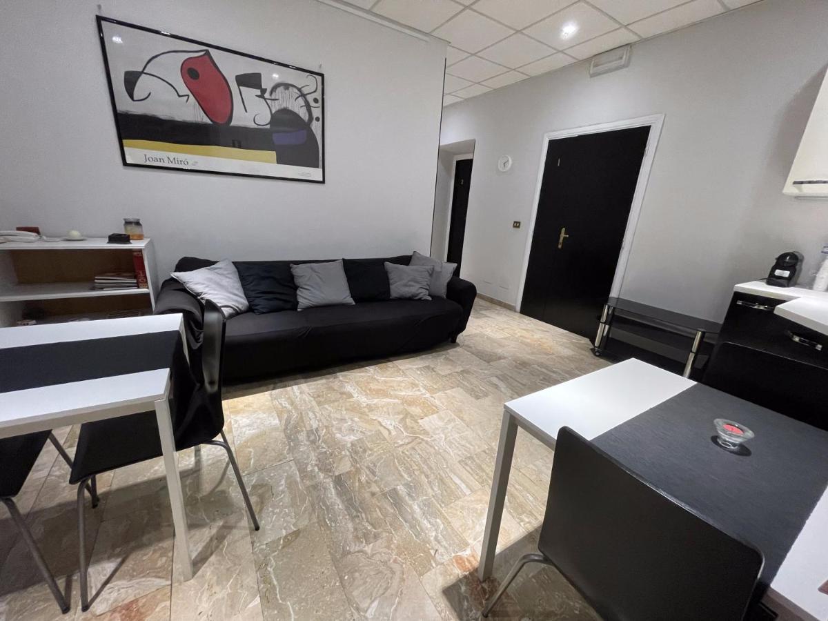 Hotel Sleepy Max Rzym Zewnętrze zdjęcie