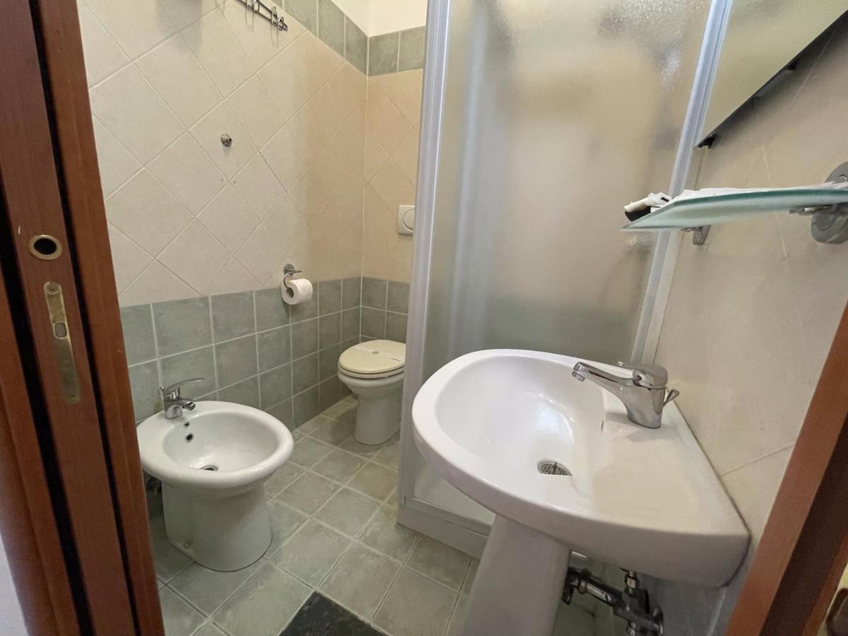 Hotel Sleepy Max Rzym Zewnętrze zdjęcie