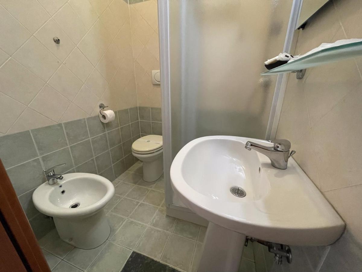 Hotel Sleepy Max Rzym Zewnętrze zdjęcie