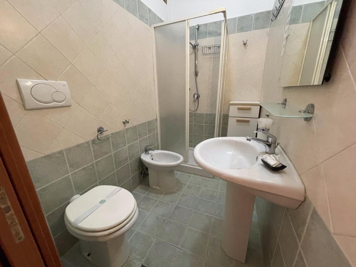 Hotel Sleepy Max Rzym Zewnętrze zdjęcie